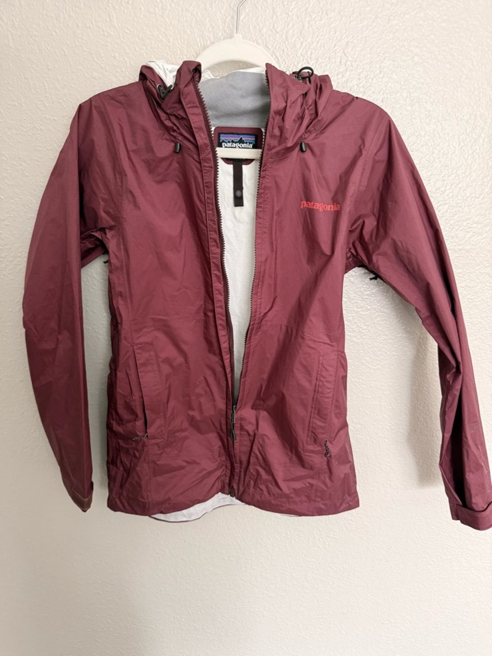 Patagonia Women's Hooded Jacket - Deep Berry